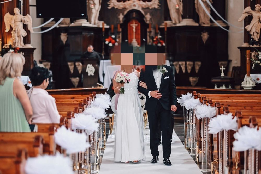 Suknia ślubna z dekoltem halter