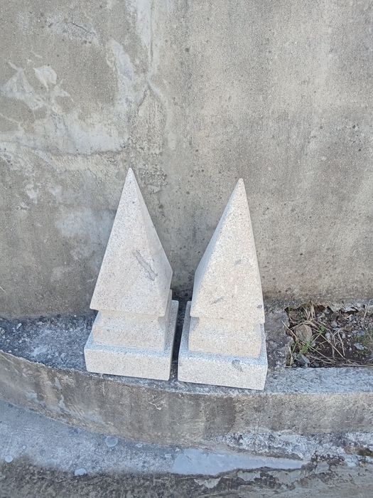 Pirâmides em granito