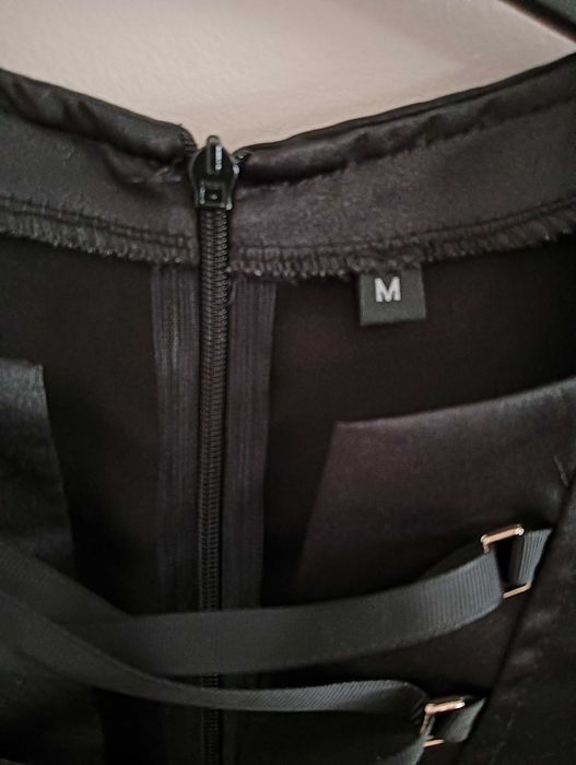 Vestido Preto Assimétrico com Busto Estilo Corpete – Tamanho M