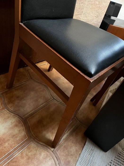 Vendo mesa e 4 cadeiras