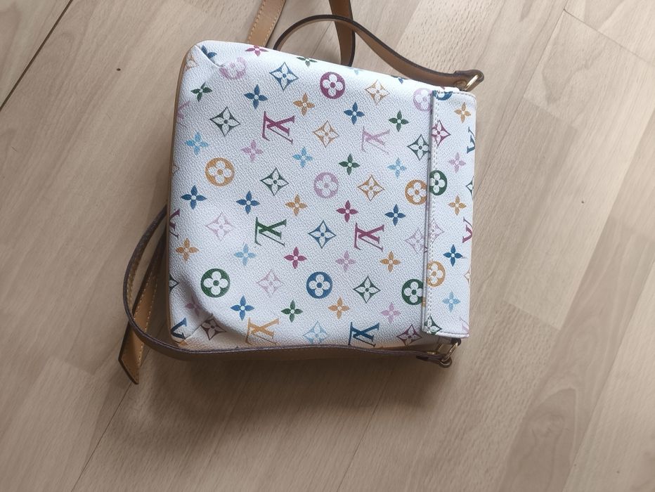 Louiss Vuitton multicolor biala