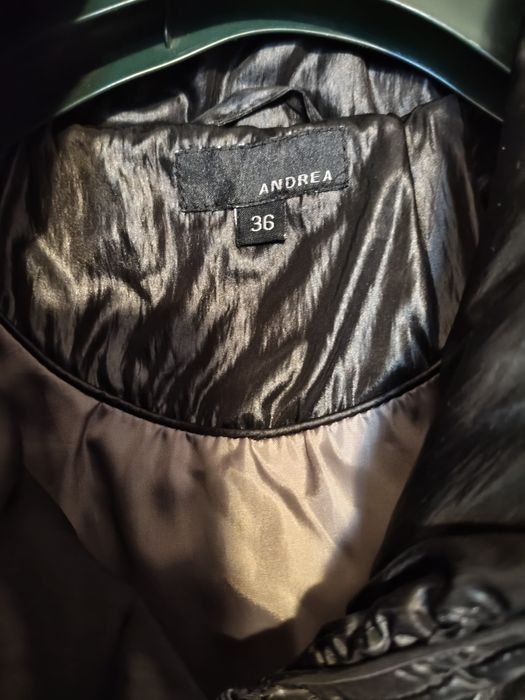 Жіноча весняна куртка