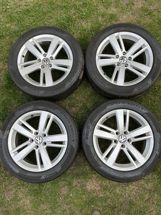 Oryginalne felgi aluminiowe Volkswagen T5 Multivan 17 cali, stan bardzo dobry.