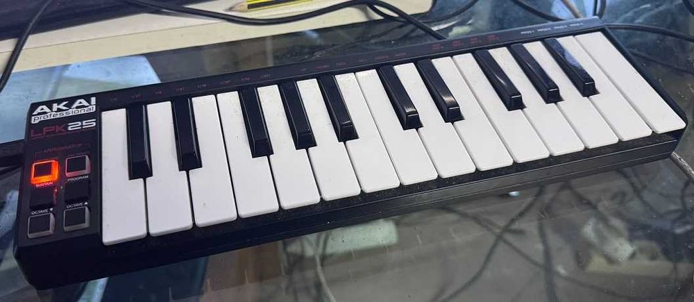 Teclado Midi AKAI LPK 25