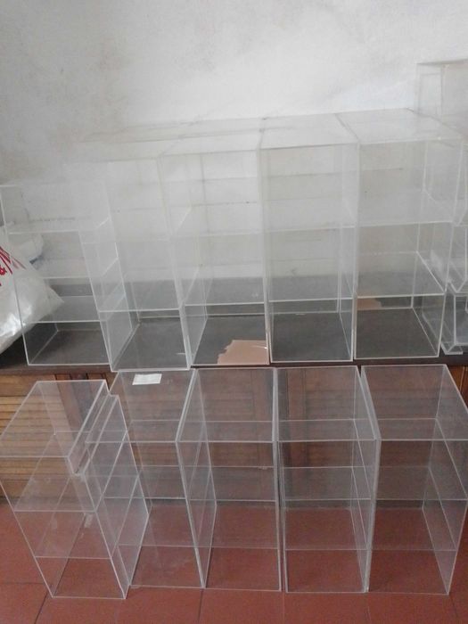 Caixas expositoras em acrílico usadas