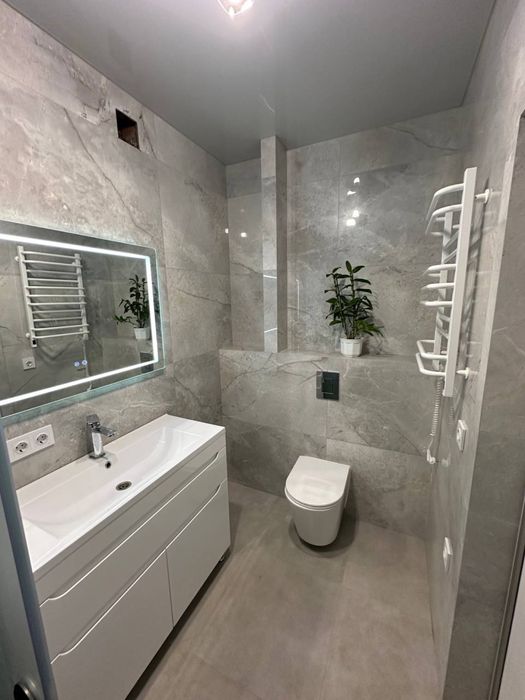 Продам 2- поверховий котедж з ремонтом, меблями, технікою і гаражем.