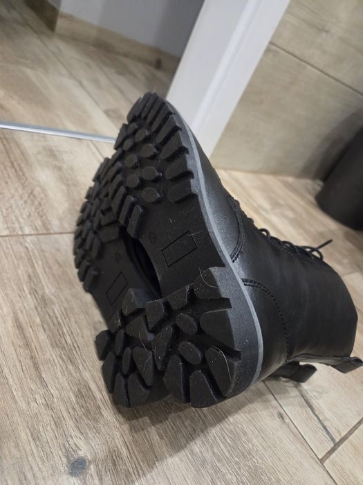 Botki skórzane Nowe Rozm 39 lekko ocieplane