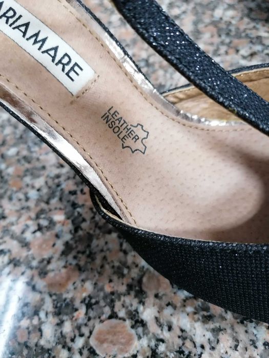 Sapatos brilhantes para festas