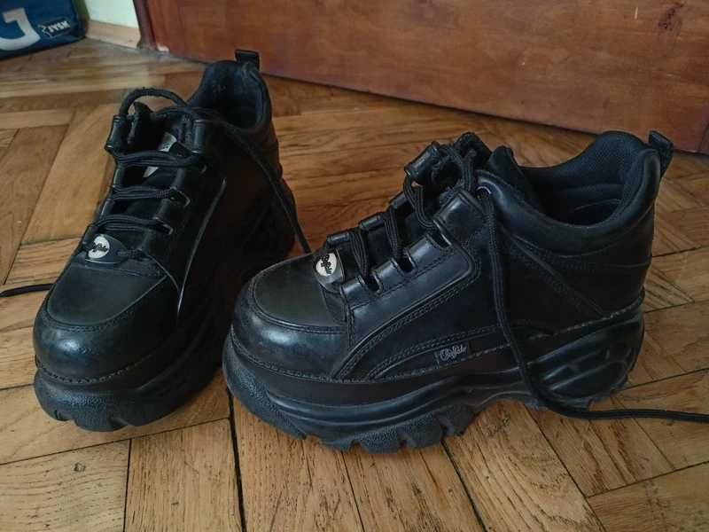 czarne buffalo buty na platformie sneakersy