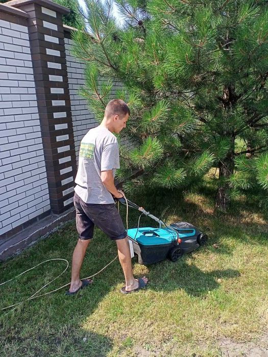 Уборка участка территории дома или дачи. Корчевание пней. Покос травы