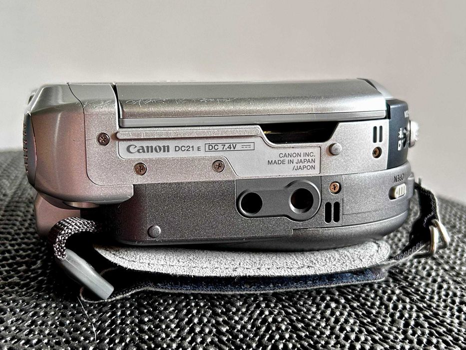 Видеокамера Canon DVD Camcorder PAL DC21