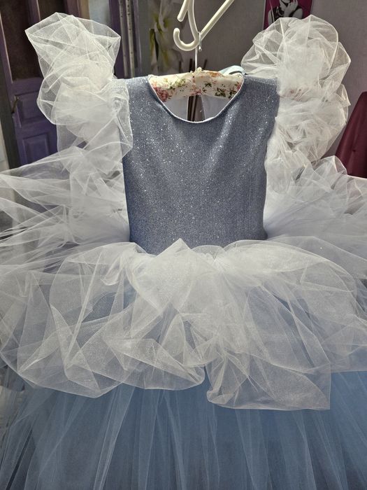 Сукня на дівчинку 5-6 рокiв золушка блакитне голубе