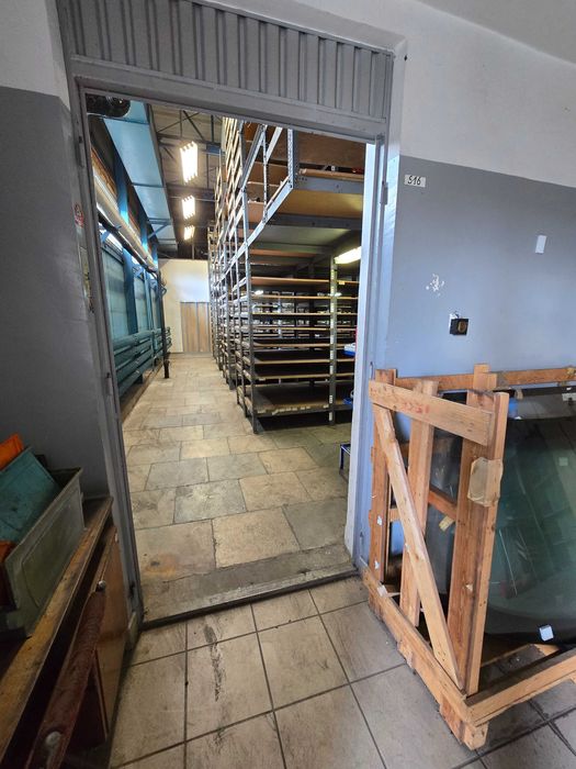 Hala magazyn warsztat z socjalem i parkingiem