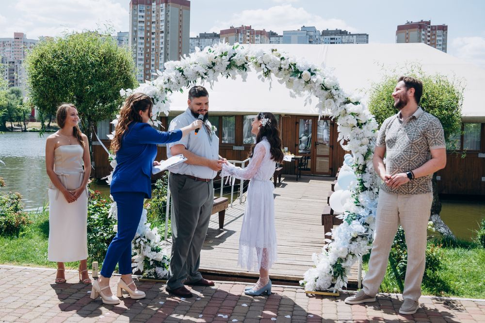 Ведуча, тамада, жива музика Київ та Київська область