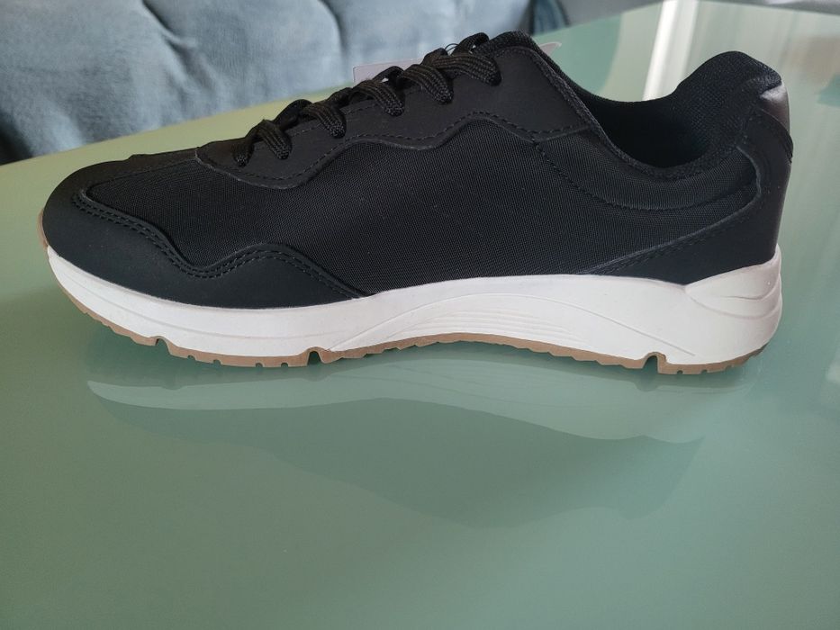 Nowe buty sportowe adidasy
