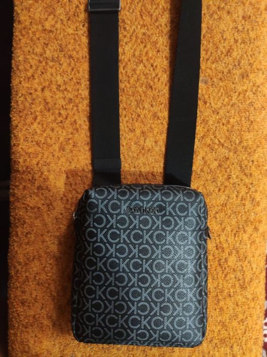 Чоловіча сумка через плече Calvin Klein 
Ціна 2500грн