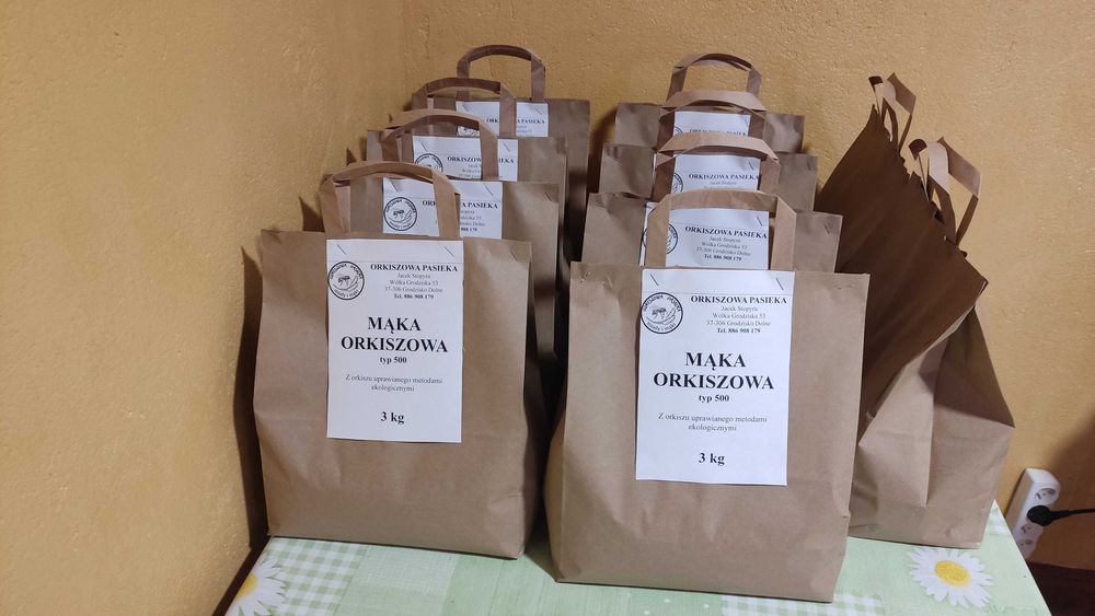 Mąka orkiszowa taka jak ekologiczna, w