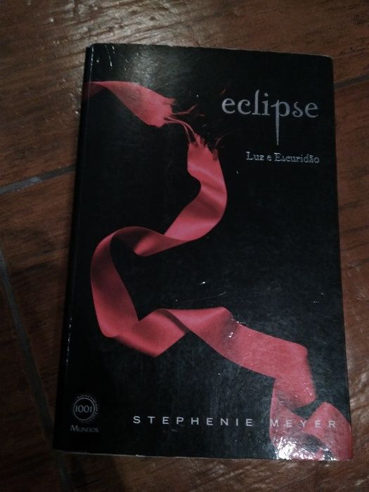 Livro "Eclipse" da Saga Crepúsculo (Twilight)