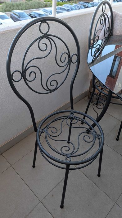 Mesa de ferro + 4 cadeiras