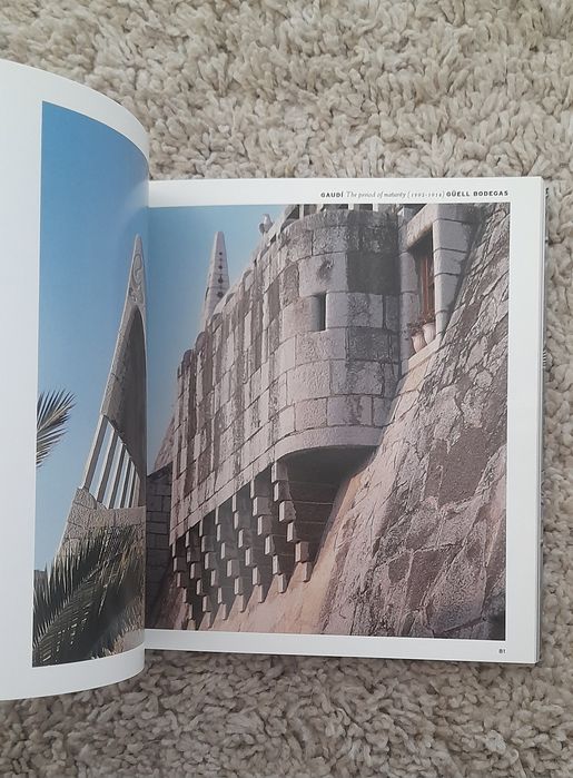Livro Gaudí An introdution to his architecture