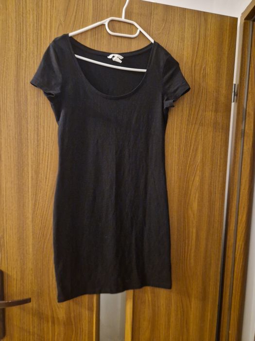 Czarna krótka sukienka