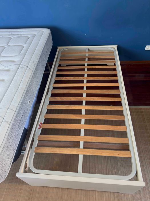 Cama dupla de gaveta em madeira maciça + 2 colchões