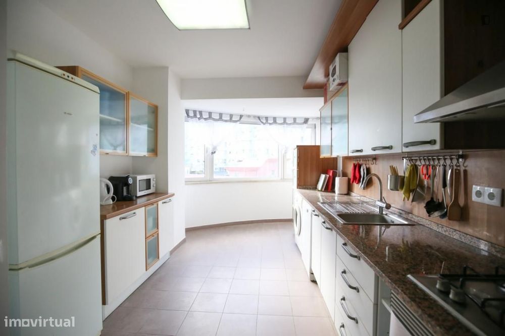 Quarto - localizado em Olaias Lisbon