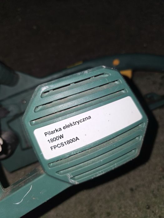 Elektryczna pilarka FPCS1800A – bez prowadnicy i łańcucha