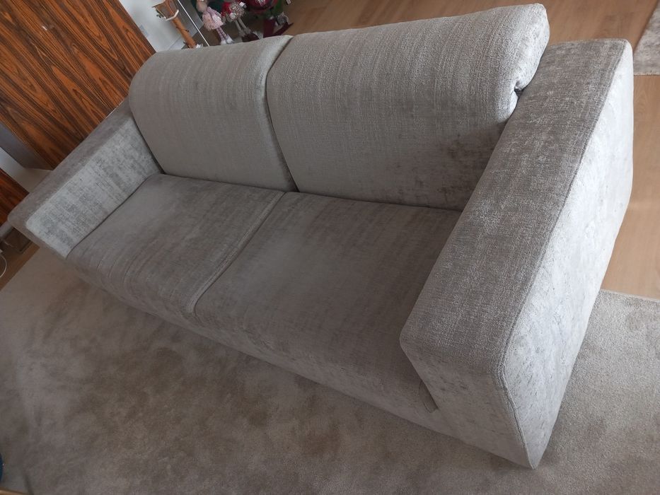 URGENTE - Sofá de 3 lugares de alta qualidade. Como novo!