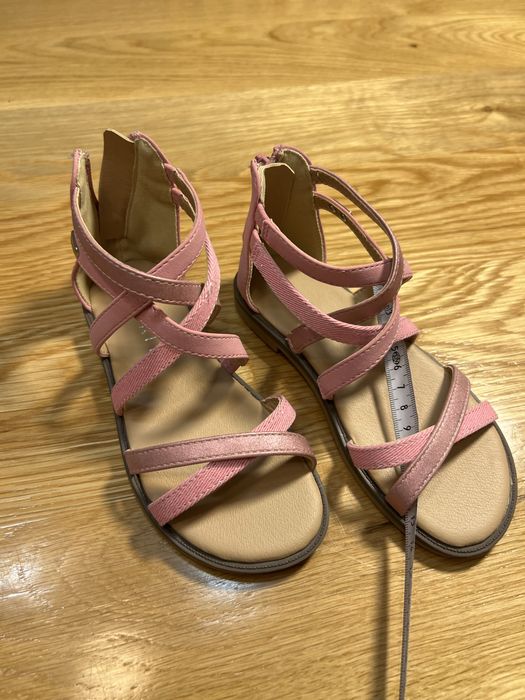 Sandały w kolorze pudrowego różu, firma Esprit, rozmiar 28 cm.