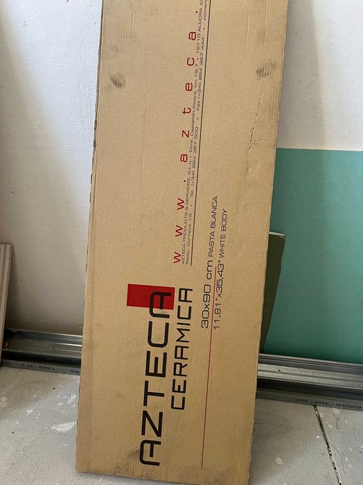 Продам 1.35 кв.м  (5 плиток) испанской фирмы Azteca