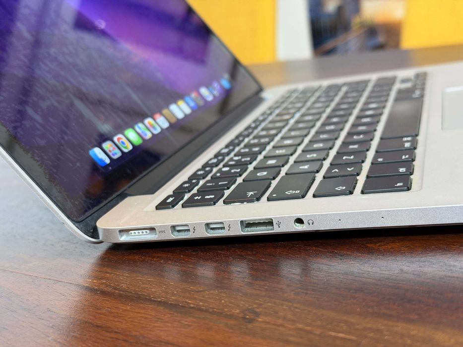 MacBook Pro 13” Retina Early 2015 · i5 · 8GB · Caixa Original