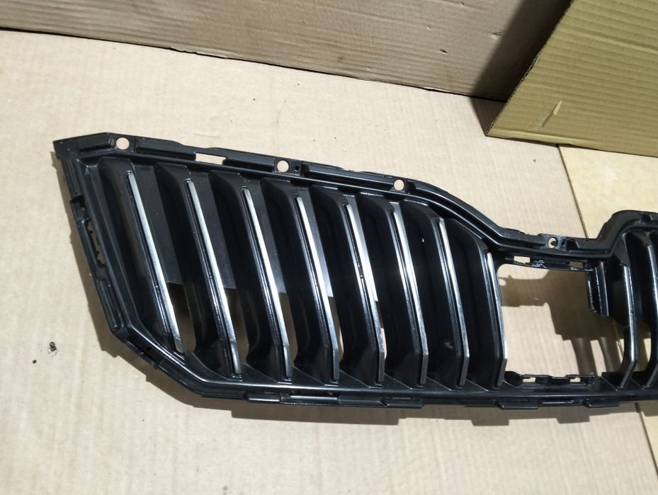 Grill Skoda Superb lll 3V0