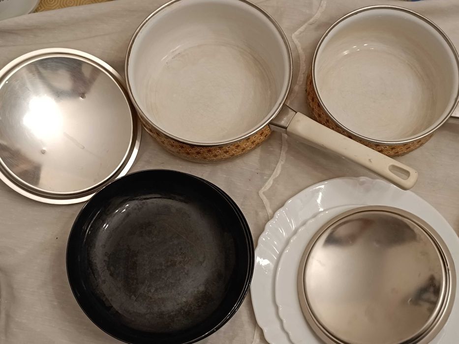 2 Panelas e 6 pratos