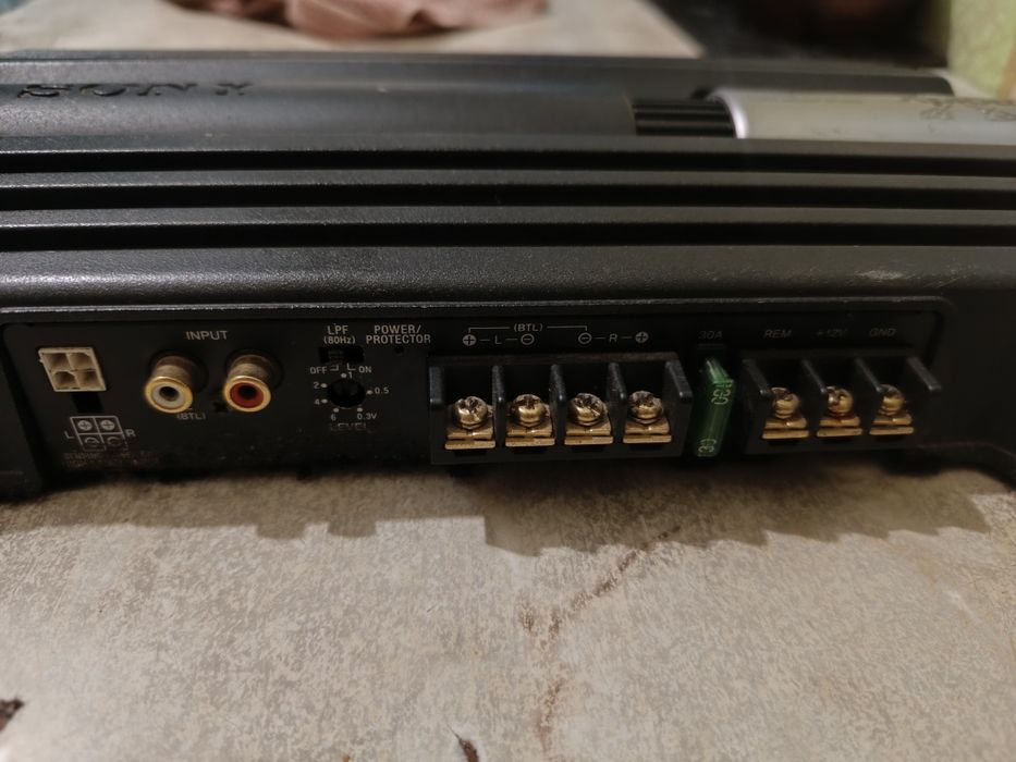 Автомобильный 2х-канальный усилитель