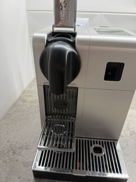 Ekspres DeLonghi nespresso Lattissima Pro EN750.MB