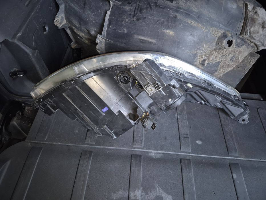 Lampa przednia lewa strona peugeot 3008 5008