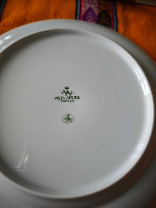 Serviço de mesa em porcelana portuguesa Vista Alegre em perfeito estado
