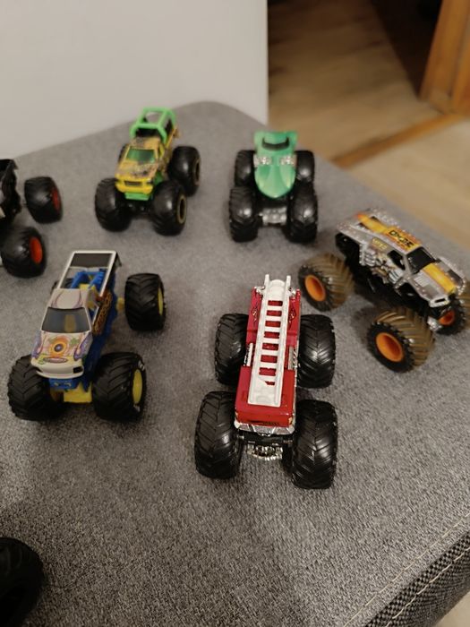 Zestaw 8 sztuk Monster Truck Hot Wheels