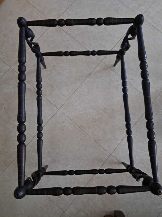 Mesa em pau preto ( sem tampo)