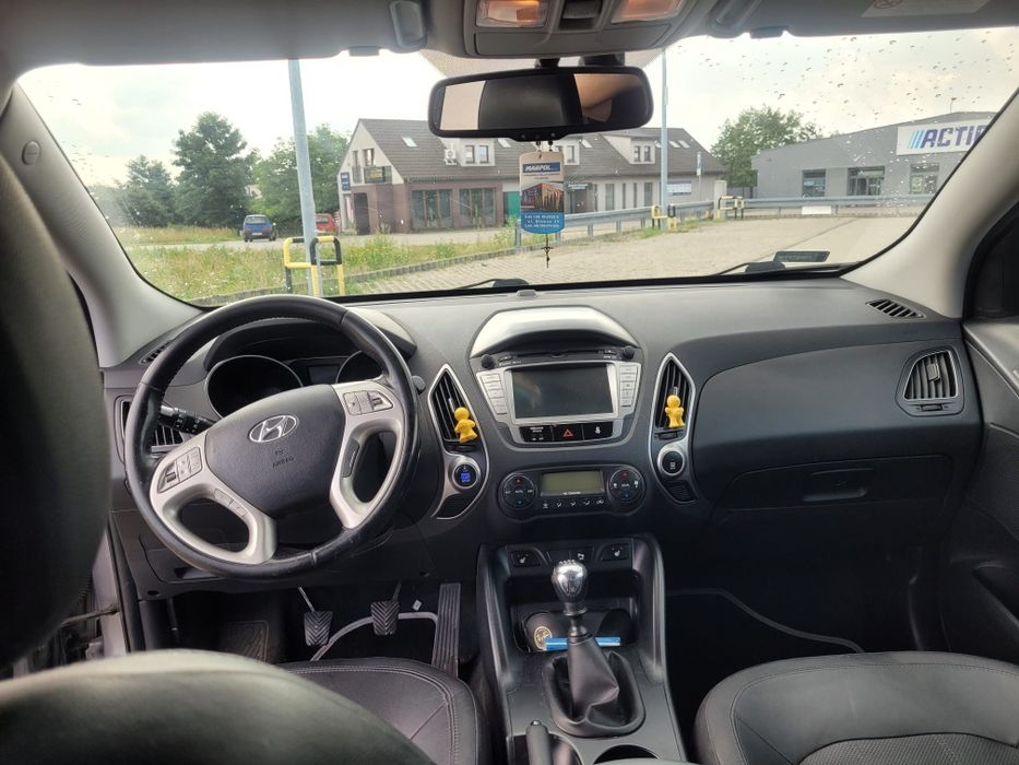 AUTO  Hyundai  ix35