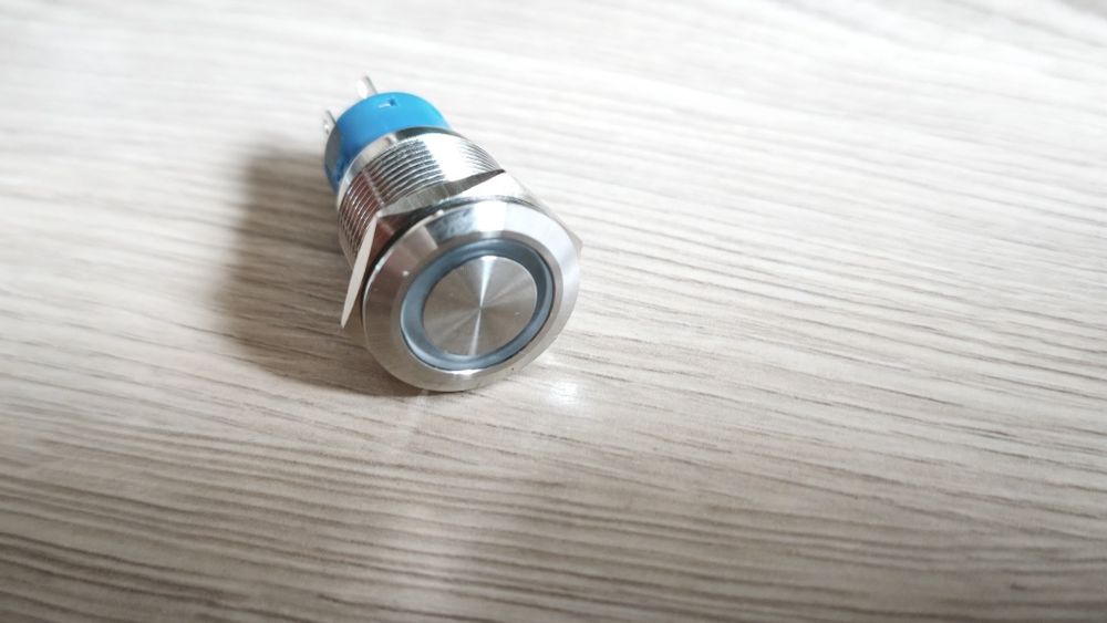 Przycisk bistabilny wandaloodporny 250V 5A 19x38mm niebieski