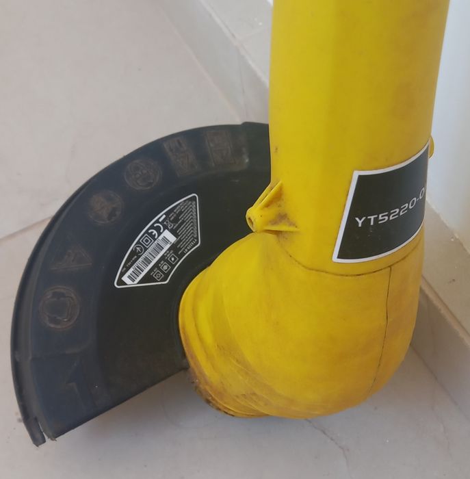Máquina de cortar relva