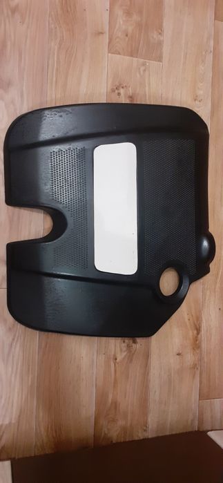 Декоративна кришка мотора шкода октавія