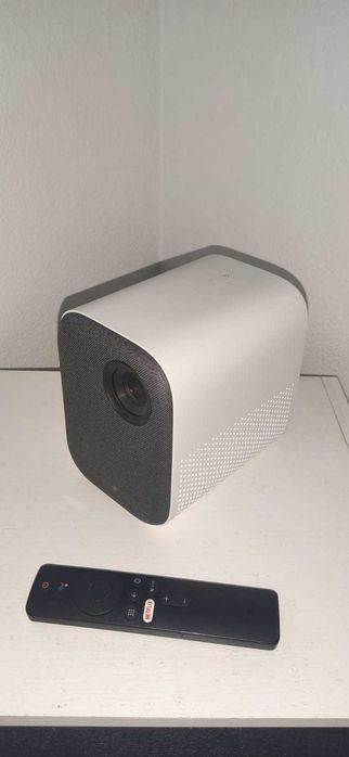 Xiaomi Mi Smart Projector 2 + Tela 120 polegadas (elétrica)