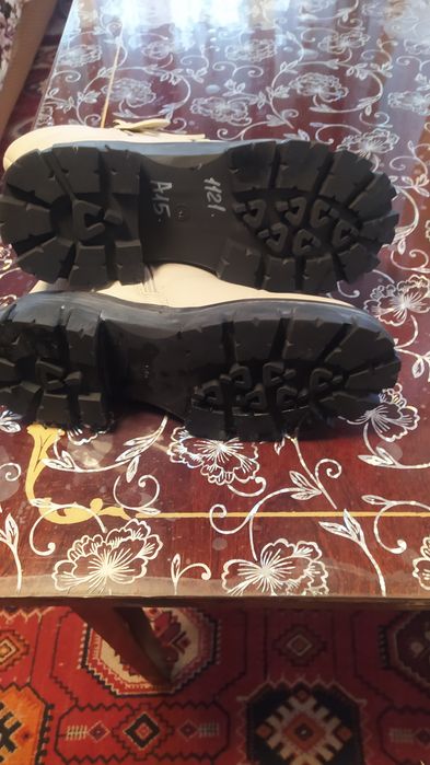 Продам жіночі чоботи