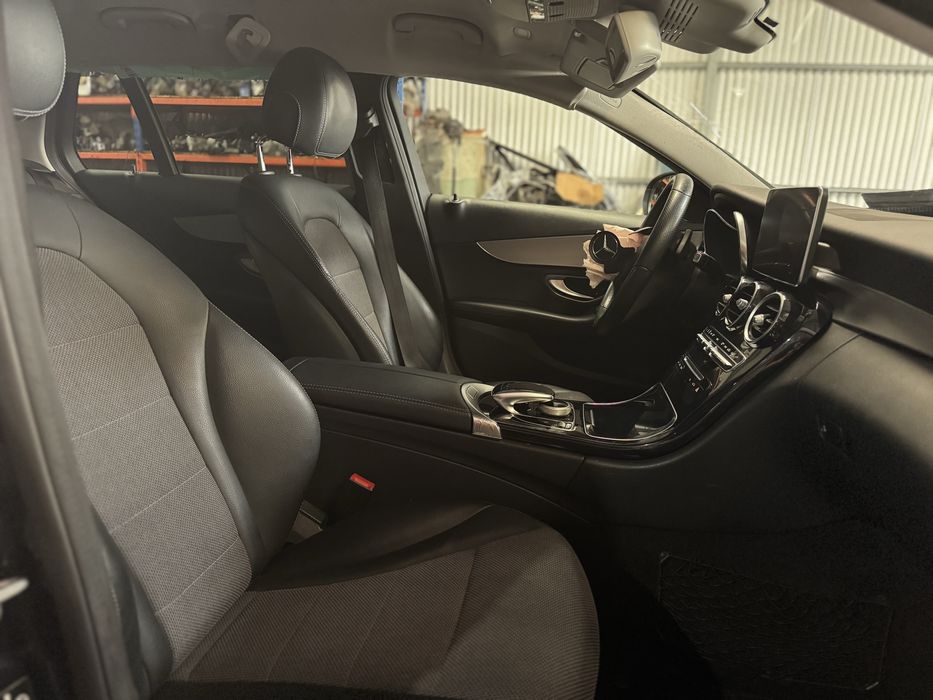 Mercedes C220 CDI Avantgarde - automática - 2017