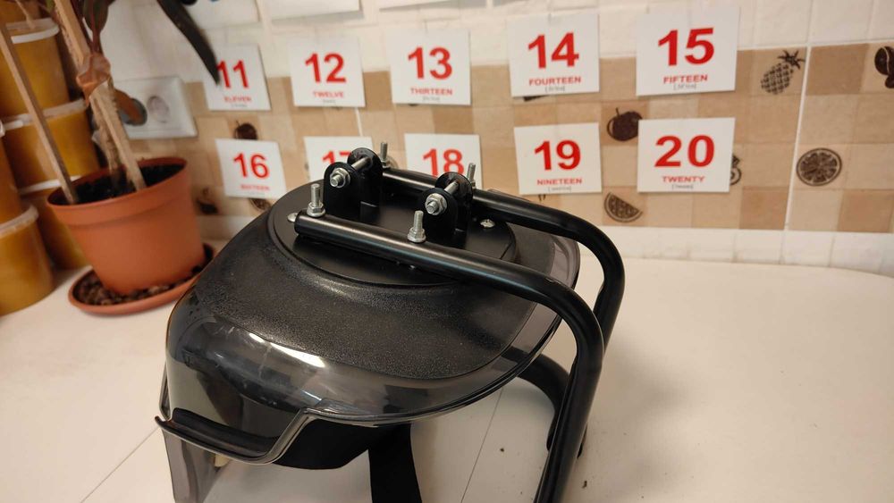 Б/в дитяче м'яке велосипедне крісло з паском та дугою безпеки