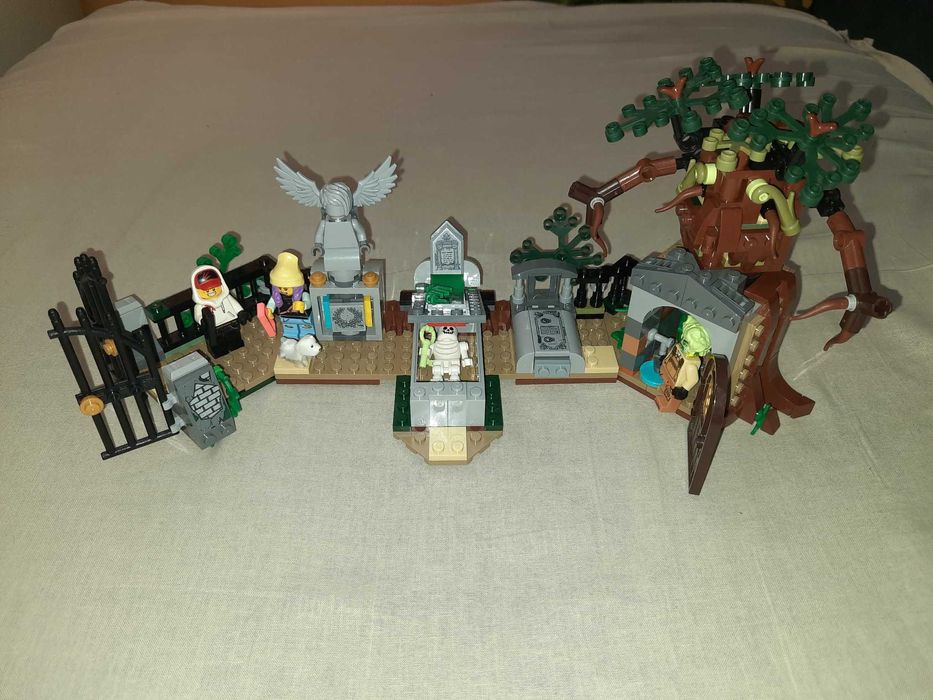 Zestaw LEGO Hidden Side 70420 - Tajemnicze cmentarzysko