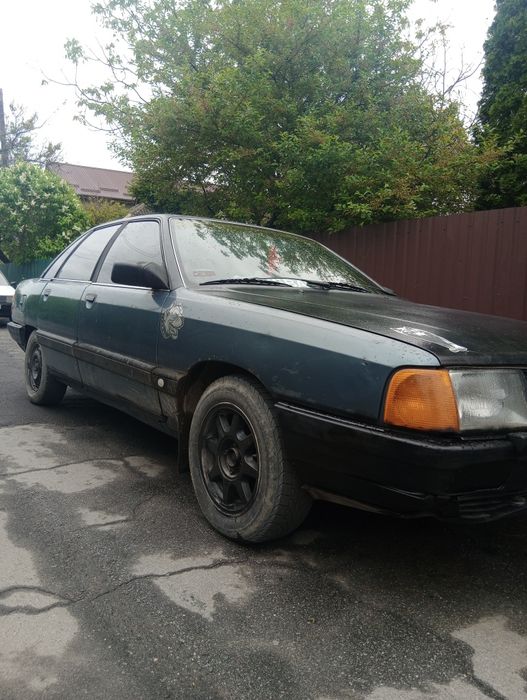 Продам Audi 100.